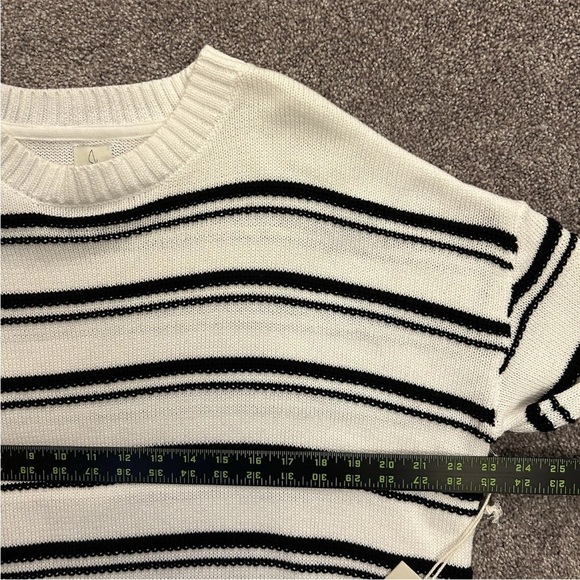 JOIE Women's Long Sleeves Pullover Sweater Crew Neck Striped Size M - Medium NWT - Picture 7 of 11